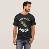 Invaliditäts-Stolz mit Flag T-Shirt (Vorne ganz)