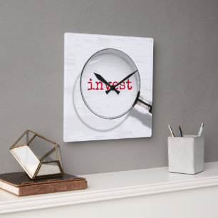 Investieren Text unter Lupe Quadratische Wanduhr