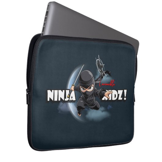 Invincible Ninja Kidz | 13" Laptopschutzhülle (Vorne Rechts)