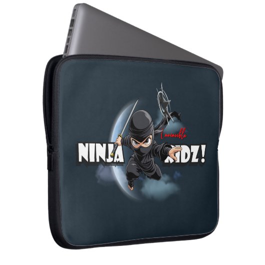 Invincible Ninja Kidz | 15" Laptopschutzhülle (Vorne Rechts)
