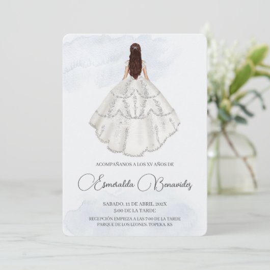 Invitación de quinceñera con vestido blanco einladung (Stehend Vorderseite)
