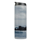 Ionisches Meer, das durch schäumende Wellen aufger Thermosbecher (Nach rechts gedreht)