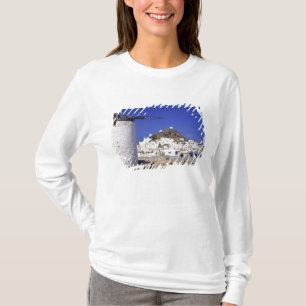 Ios, Griechenland. Die schöne und knusprige, wei T-Shirt