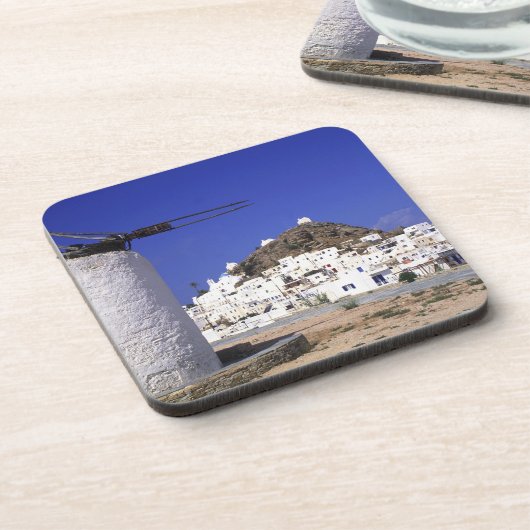 Ios, Griechenland. Die schöne und knusprige, weiße Untersetzer (Linke Seite)