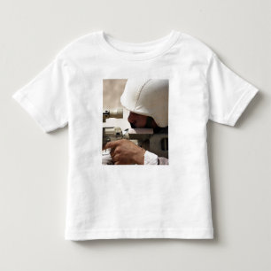 Irakischer Armee-Sergeantanblick in unten Kleinkind T-shirt