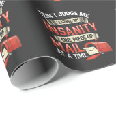 Irane Mailman Zitat von Crazy Mail Carrier Geschenkpapier (Rolleneckpunkt)