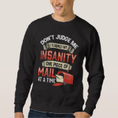Irane Mailman Zitat von Crazy Mail Carrier Sweatshirt (Vorderseite)
