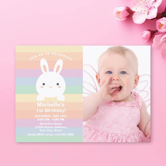 Irgendein Bunny dreht ein Rainbow Birthday Foto Einladung