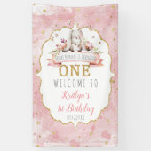 Irgendein Bunny macht einen 1. Geburtstag Willkomm Banner (Vertikal)