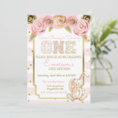 Irgendein Häschen dreht einen 1. Geburtstag Einladung (Stehend Vorderseite)