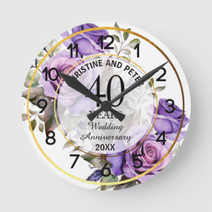 Irgendein Hochzeitsgoldrahmen lila Rosen Jahrestag Runde Wanduhr