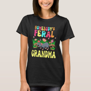 Irgendeiner wilden Oma süße Ratte Fliege Blumen  T-Shirt