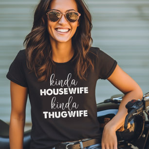 Irgendwie Hausfrau irgendwie Gangsterfrau T-Shirt