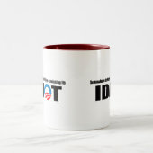 Irgendwo in Kenia ist ein Dorf sein Idiot vermisst Zweifarbige Tasse (Mittel)