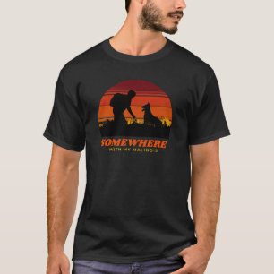 Irgendwo mit meinen Malinois Mens draußen T-Shirt