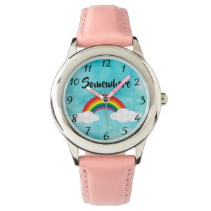 Irgendwo sieht ein Kind zu Armbanduhr