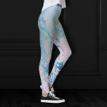 Iridescent Marble | Trendy Imitats Holo Blue Pink Leggings<br><div class="desc">Luxuriös gedämpfte iridescence hologram Marmortextur in einem Imitat metallischen ombre staubblau, minz grün, pink und lavender lila Wasserfarben. Dieser handbemalte weibliche Farbverlauf fügt den perfekten Pop der Farbe hinzu. Aus der Kollektion "Modern Watercolor Marbles" zeichnet sich dieses Design durch abstrakte flüssige Wirbel aus, die ein cooles, von Glitzer-Venen akzentuiertes Muster...</div>