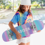 Iridescent Modern Girly Pink Blue Personalisiert Skateboard<br><div class="desc">Iridescent Modern Girly Pink Blue Personalisiert bietet eine moderne bunt irisierende Hintergrund in Rosa,  lila und blau mit Ihrem personalisierten Namen. Personalisieren Sie diese,  indem Sie den Text in dem dafür vorgesehenen Textfeld bearbeiten. Entworfen von ©Evco Studio www.zazzle.com/store/evcostudio</div>
