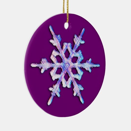 Iridescent Snowflake auf Amethyst Lila Keramik Ornament (Rechts)