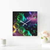 Irideszierende Blase auf schwarz Quadratische Wanduhr (Zuhause)