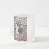 Irie der sibirische Schlittenhund in den Blumen Mattglastasse (Vorderseite Links)