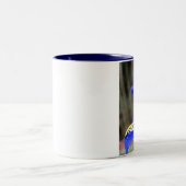 Iris-Blütenblätter mit zweifarbiger Keramik Tasse (Mittel)