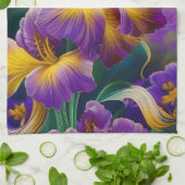 Iris Floral Lila und goldblaugrüne Blätter Geschirrtuch (Gefaltet)