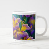 Iris Floral Lila und goldblaugrüne Blätter Jumbo-Tasse (Rechts)