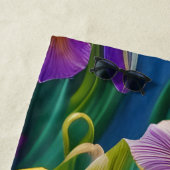 Iris Floral Lila und goldblaugrüne Blätter Strandtuch (Beispiel)