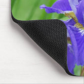 Iris im Garten Mousepad (Ecke)