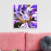 Iris in Violet Lilac und Lila botanische Kunst Leinwanddruck (Insitu (Wohnzimmer))