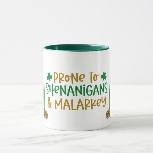 Irisch anfällig für Shenanigans-Tasse Tasse (Zentrum)