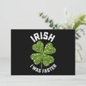 Irisch ich lief am St. Patrick's Day schneller Einladung (Stehend Vorderseite)