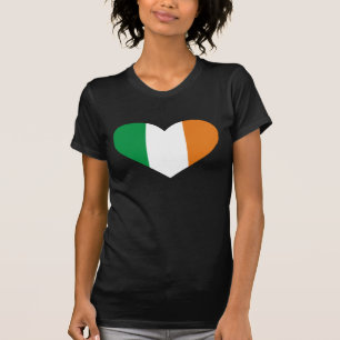 Irische Flagge in einem Shirt der Herz-Form-Frauen