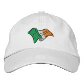 Irische Flagge mit Aufstricken auf einer Kappe (Vorderseite)
