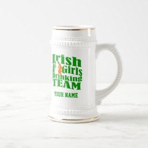 Irische Mädchen trinken Team St Patrick's Day Bierglas