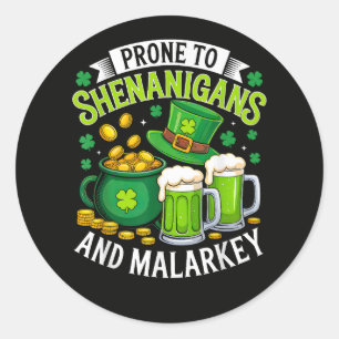 Irischer Gnom St. Patrick anfällig für Schabernack Runder Aufkleber