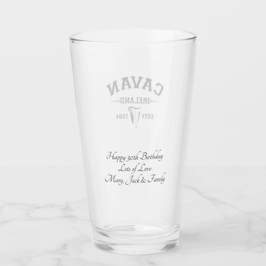 Irischer Landkreis Cavan Irland Personalisierter T Glas (Rückseite)