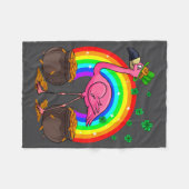 Irischer Leprechaun Flamingo Lustiger St. Patrick' Fleecedecke (Vorderseite (Horizontal))