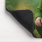 Irischer Leprechaun mit einem Goldtopf Mousepad (Ecke)