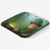 Irischer Leprechaun mit einem Goldtopf Pappteller (Gewinkelt)