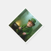 Irischer Leprechaun mit einem Goldtopf Serviette (Ecke)