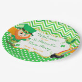 Irischer Leprechaun St. Patrick's Day Party Pappteller (Schrägansicht)