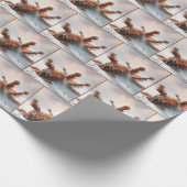 Irischer Setter hat Spaß im Schnee Geschenkpapier (Ecke)