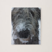 irischer Wolfhound, der im Schnee spielt Puzzle (Vertikal)