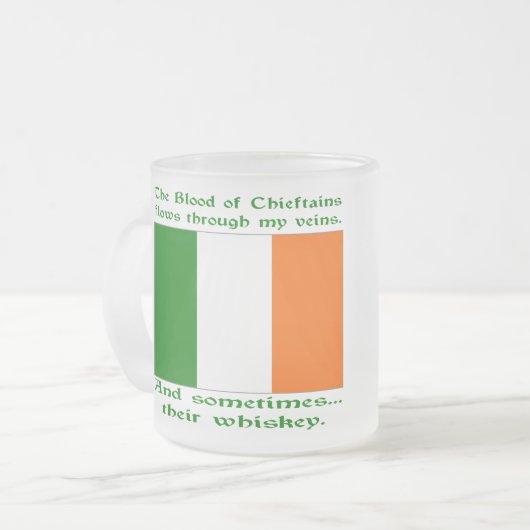 Irisches Blut und Whiskey Mattglastasse (Vorderseite Links)