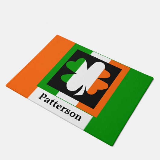 Irisches Flaggen-Kleeblatt-Quadrat personalisiert Fußmatte (Schrägansicht)