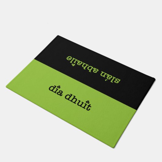 Irisches Gälisch hallo und Auf Wiedersehen Fußmatte (Schrägansicht)