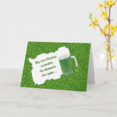 Irisches Grünbier und Shamrocks Karte (Gelbe Blume)