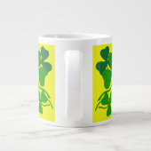 Irisches Kleeblatt, grünes Klee/gelbe Kaffeetasse/ Jumbo-Tasse (Rückseite)
